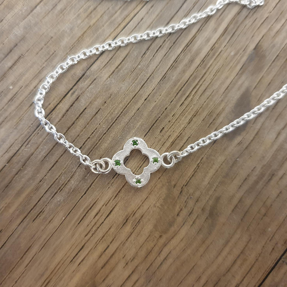 clover necklace with green peridot