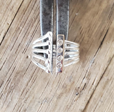 Te Rewa Rewa Bridge diamond ring