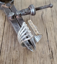 Te Rewa Rewa Bridge diamond ring