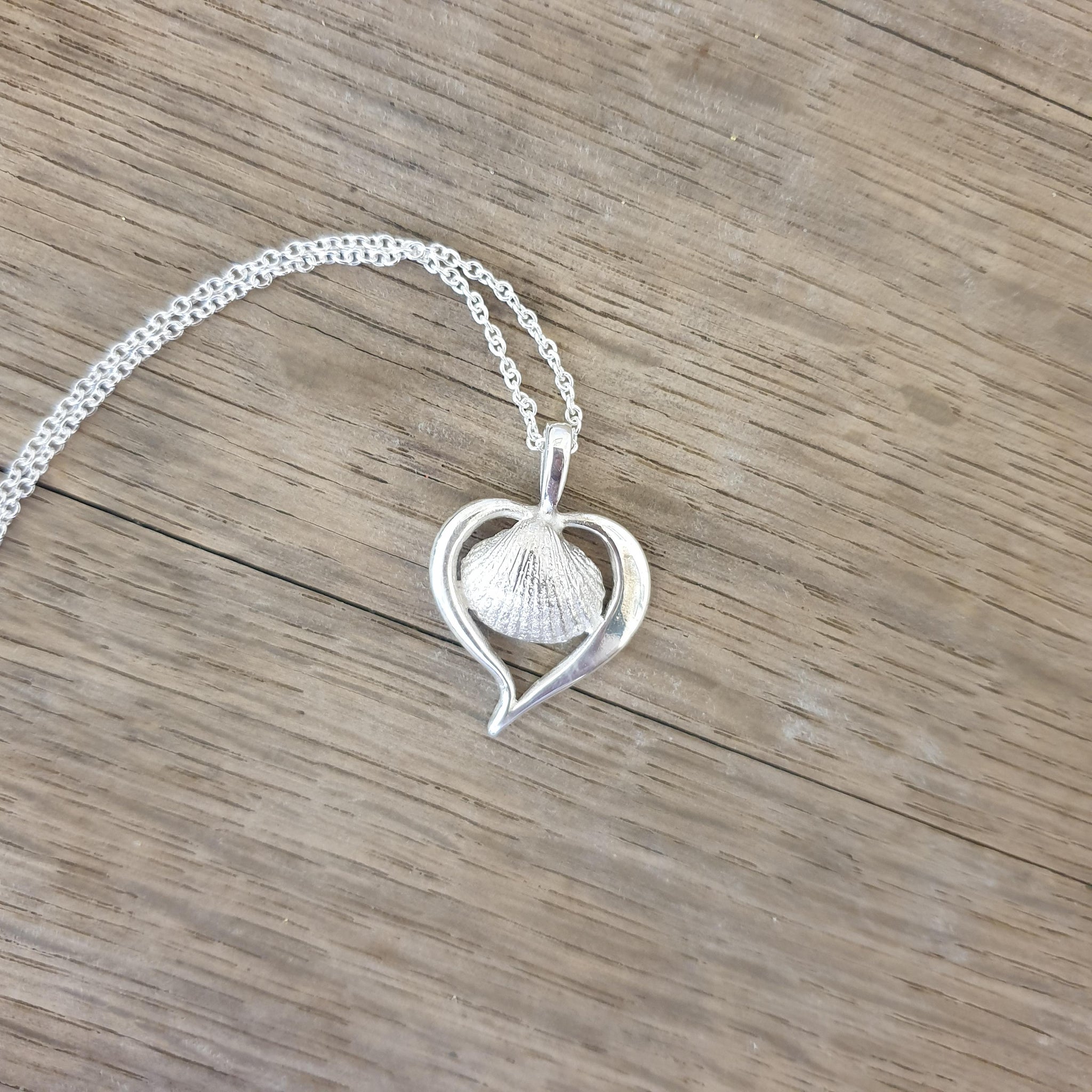 Shell heart pendant silver