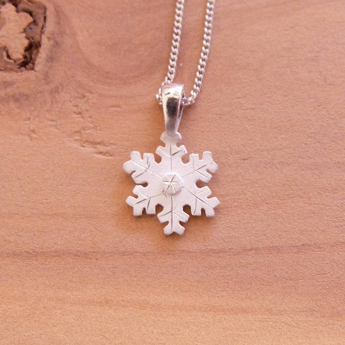 silver snowflake design pendant New Zealand